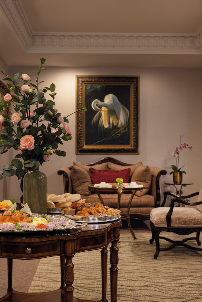 Market Pavilion Hotel 42/61
