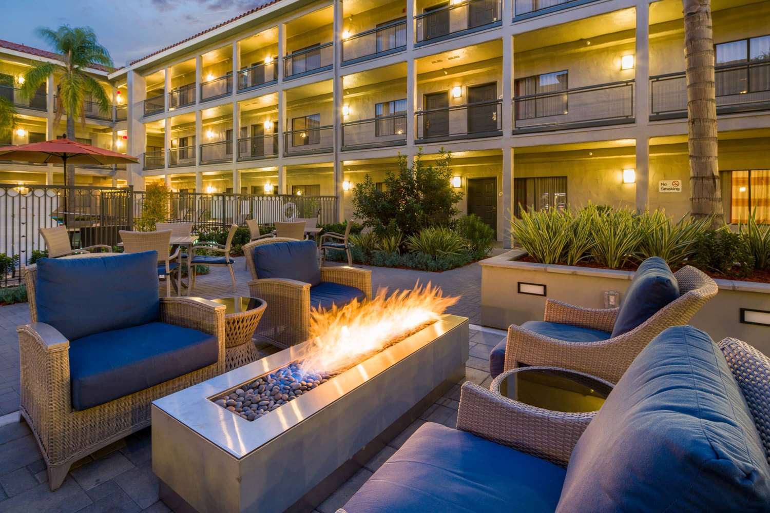La Quinta Inn & Suites by Wyndham Orange County Airport 27/55