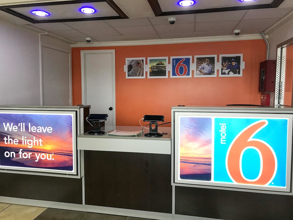Lobby at Motel6 Anniston, AL, OXFORD - AL
