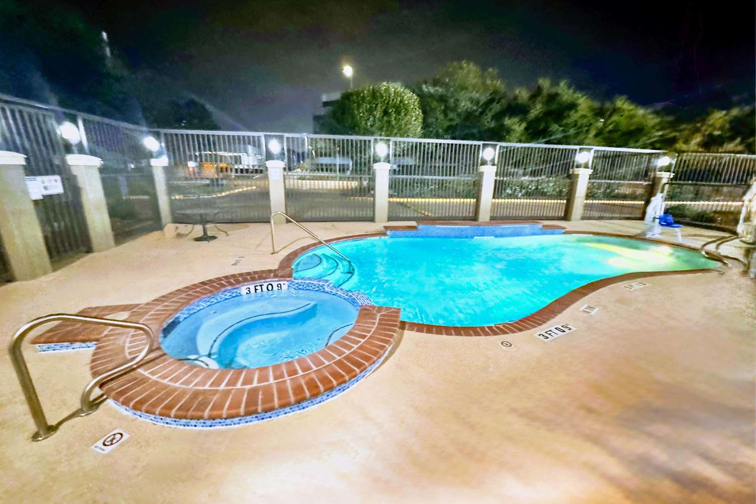 Comfort Suites Westchase Houston Energy Corridor 51/54