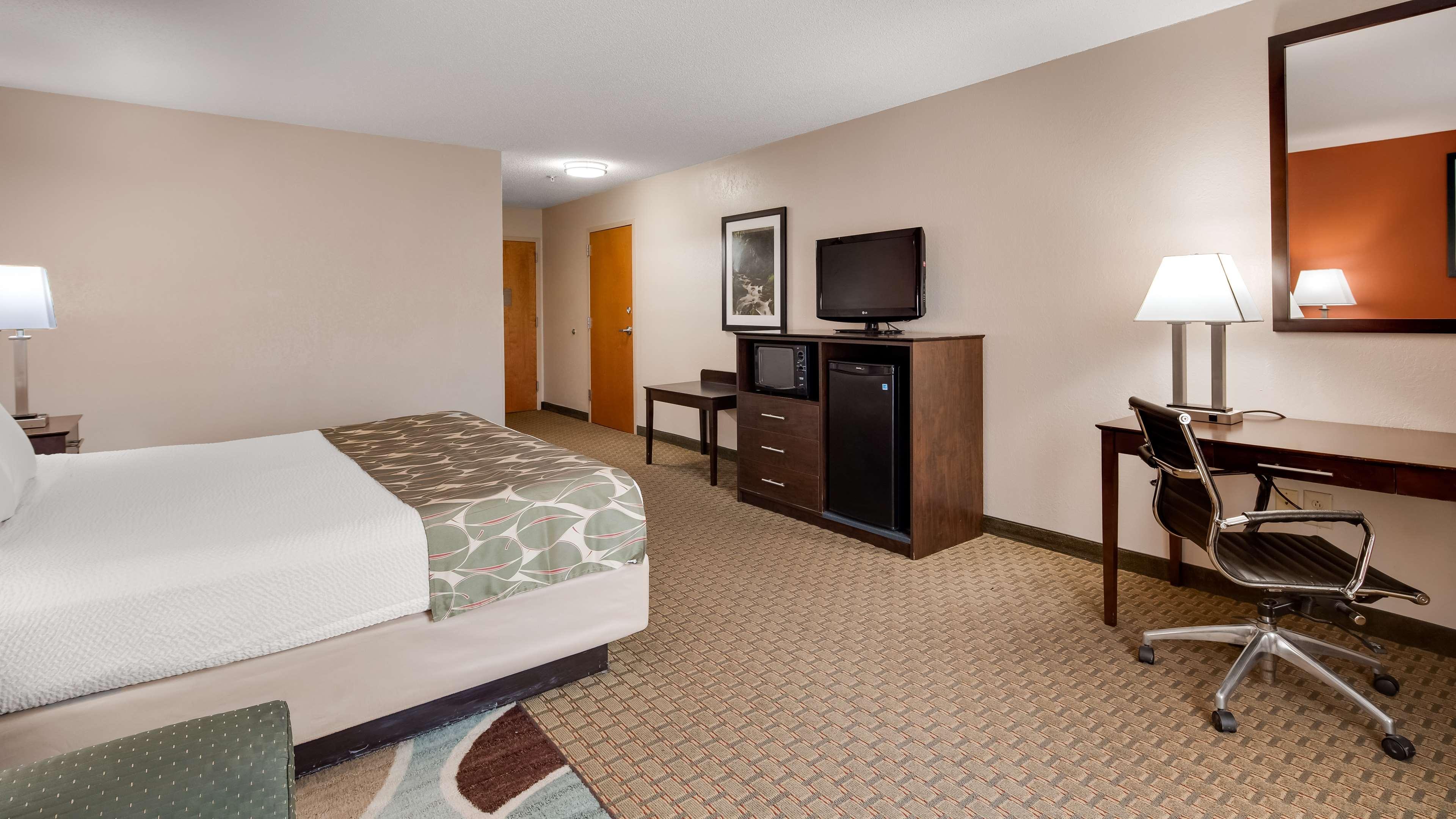 Flat, Queen Bed
