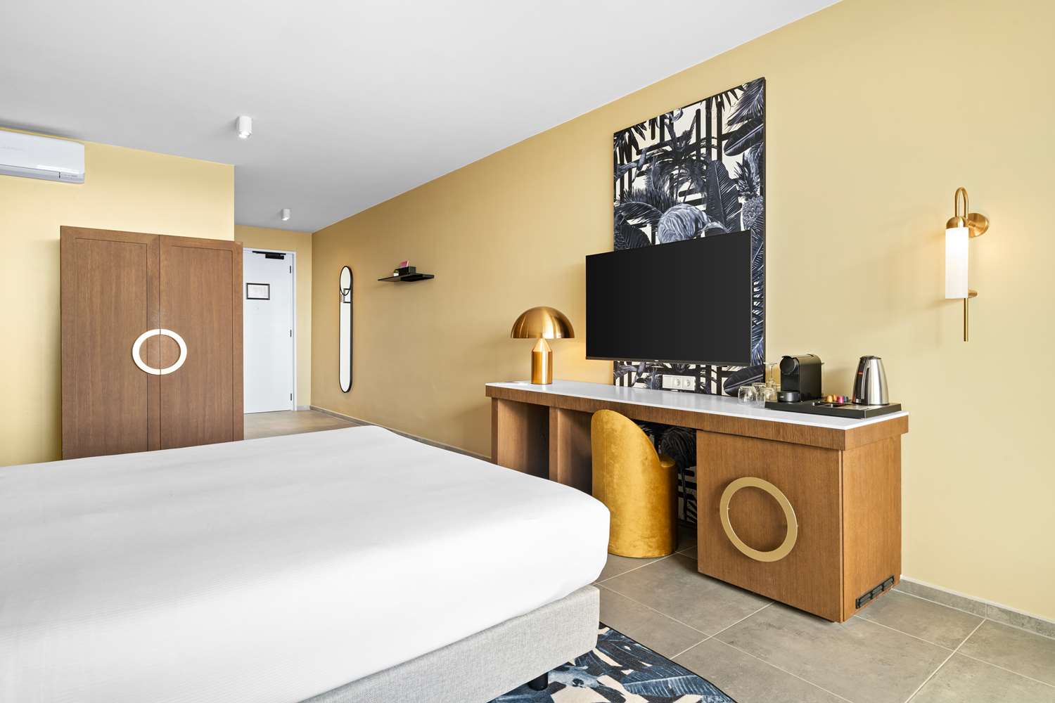 Cruise, Deluxe, King Bed, Ocean View