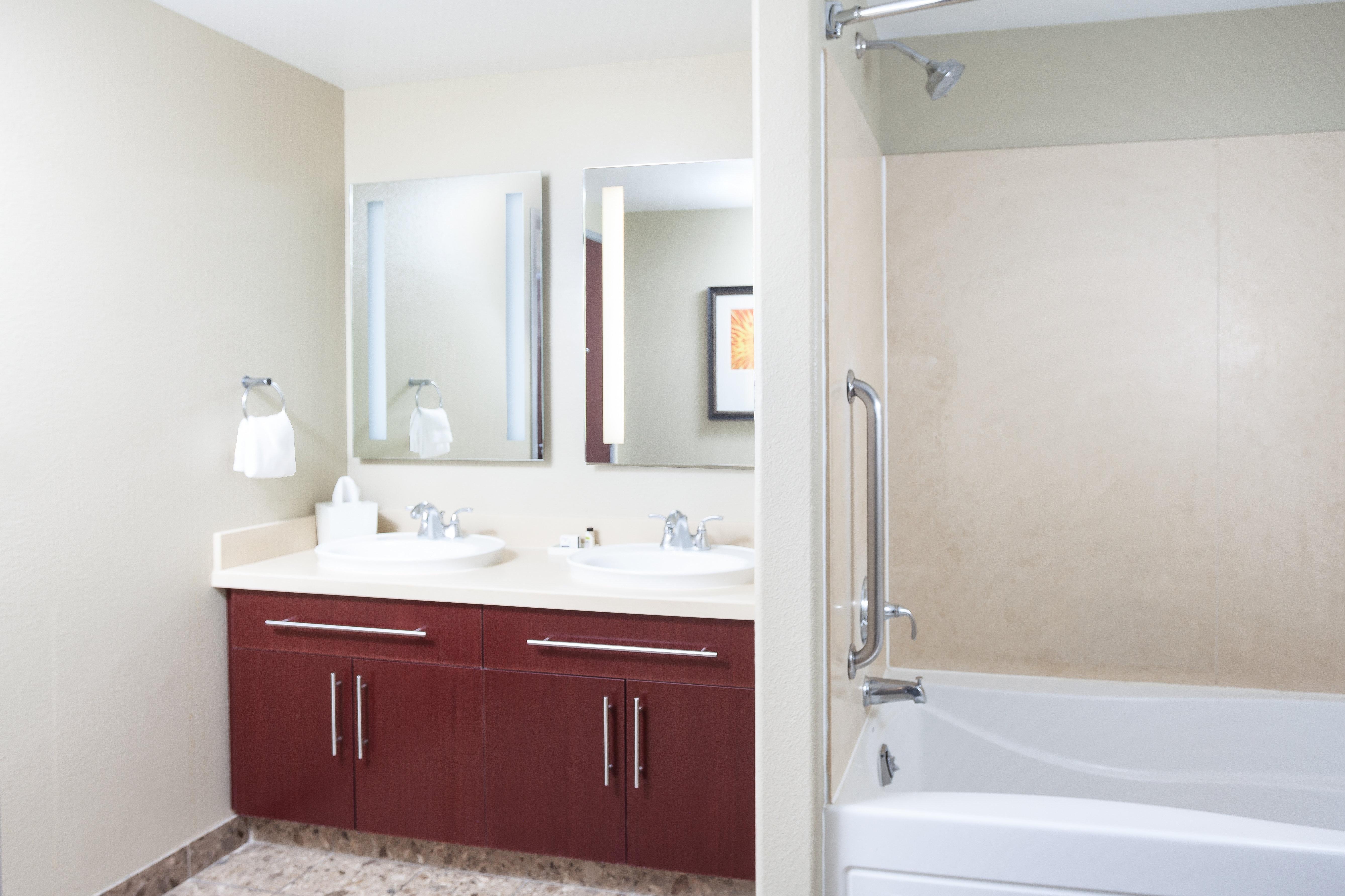 جناح بسرير كينج بإطلالة على المدينة بغرفة نوم واحدة، Staybridge Suites Las Vegas 5/7