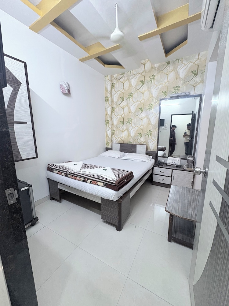 Hotel Broadway Colaba Mumbai 22/50