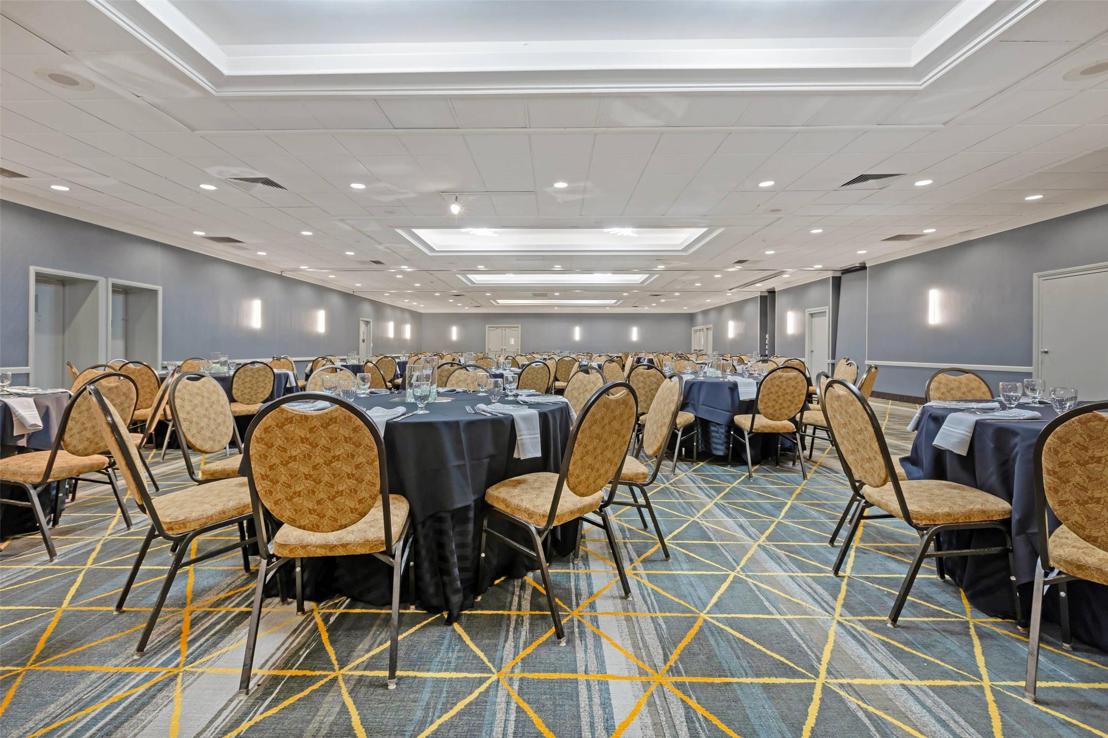 The Lux Hotel & Conference Center, Ascend Hotel Collection 34/39