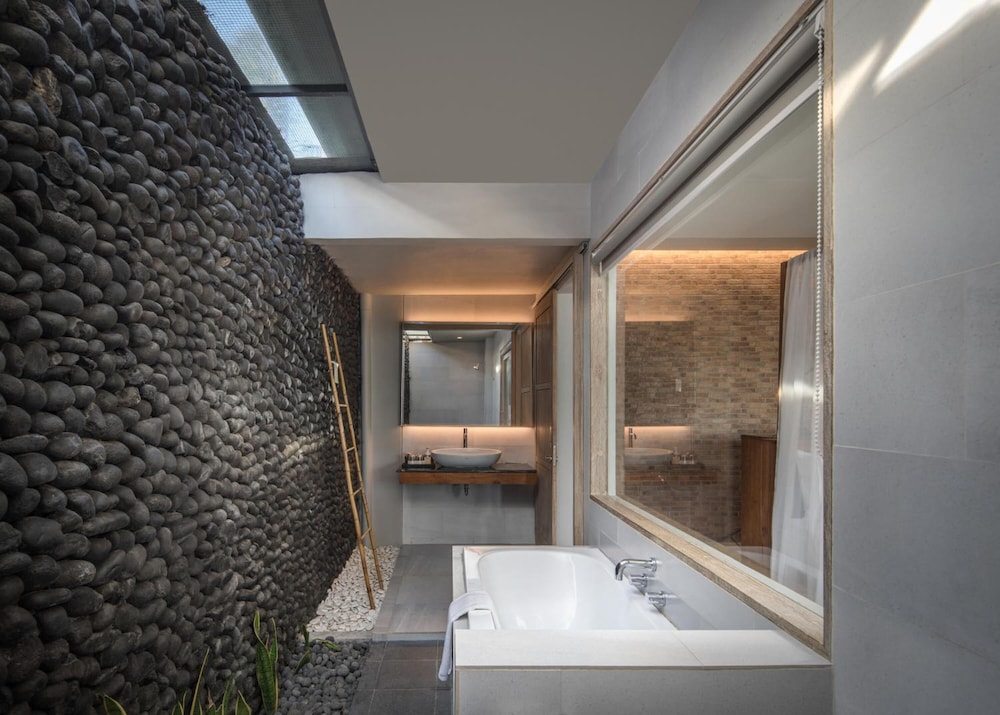Umadewi Surf and Suites 35/38