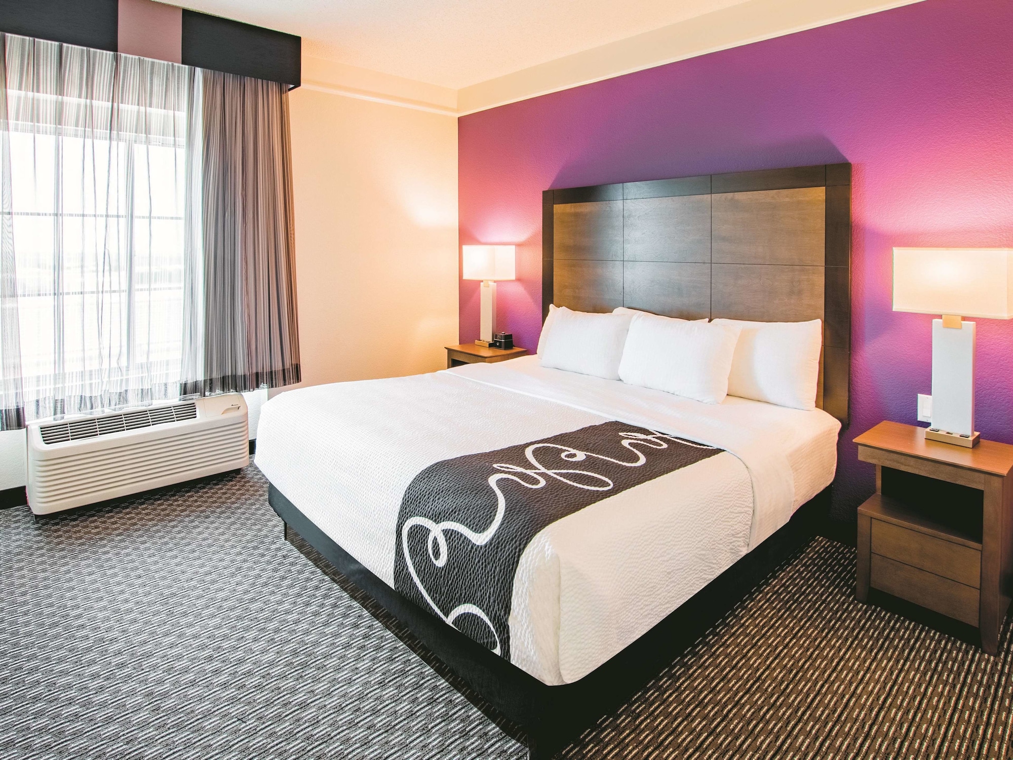SUITE, KING BED