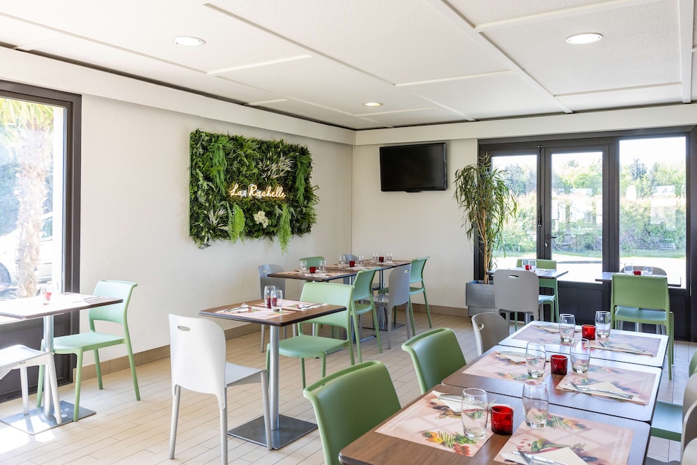 restaurant cafeteria
