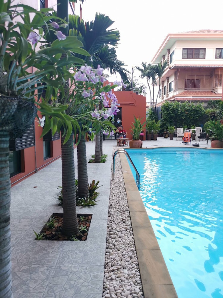 Baansuanprannok Hotel 81/97