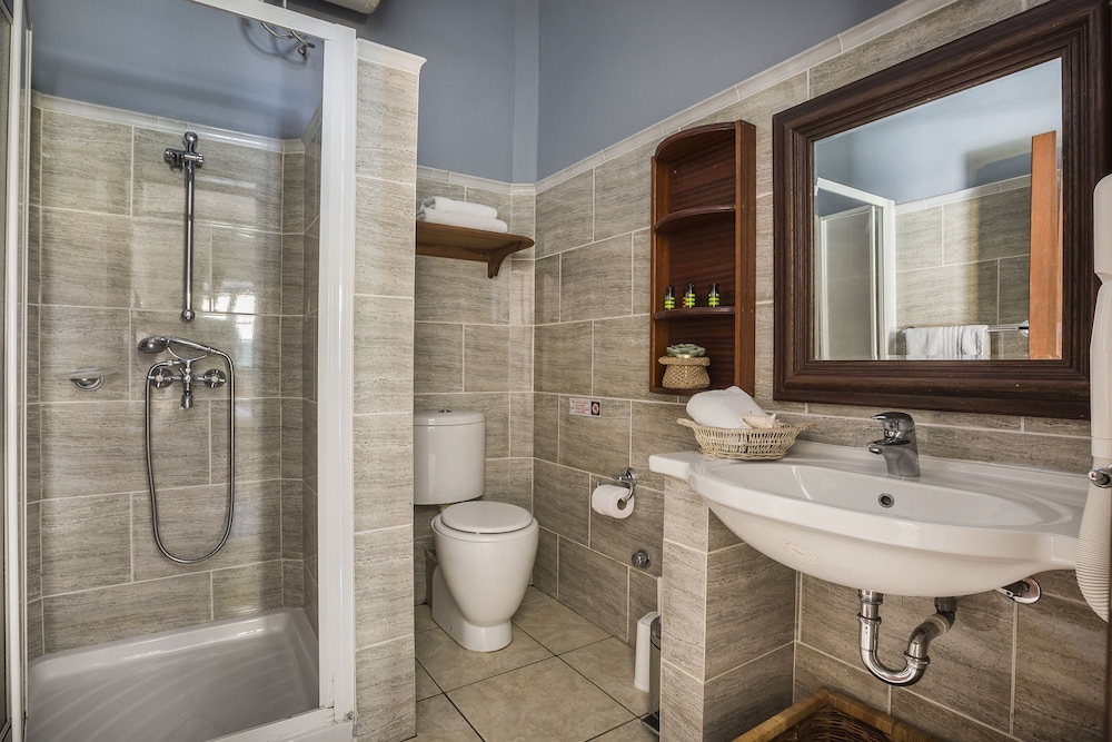 Faros Suites - Adults Only 43/50
