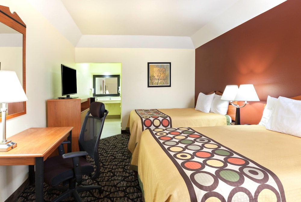 Super 8 by Wyndham Fairfield, TX 11/36