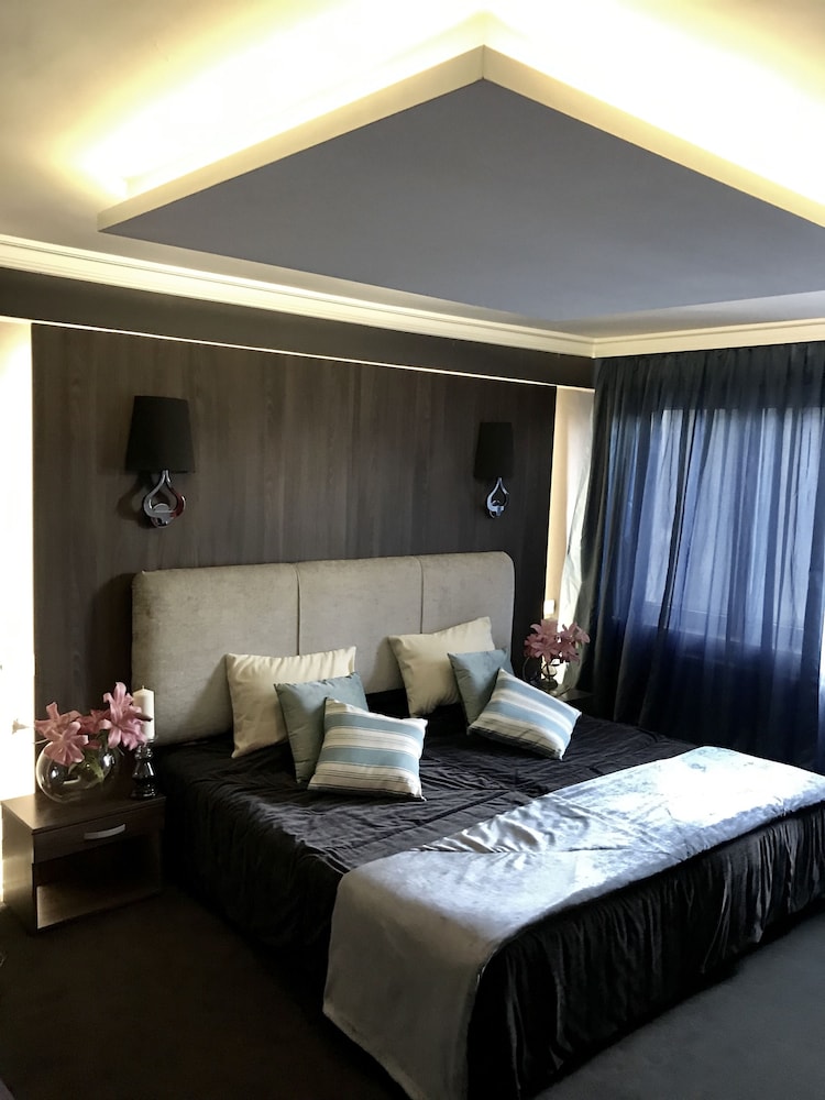 1 BEDROOM, BASIC, DOUBLE BED