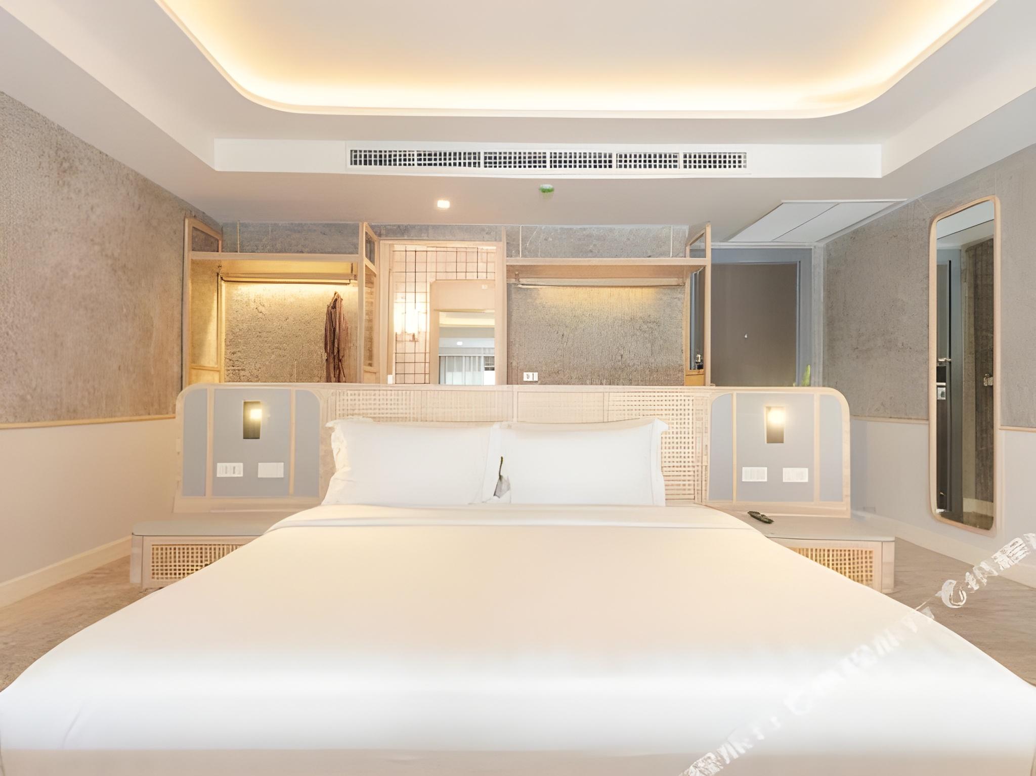 Pool Access Suite Upper Floor