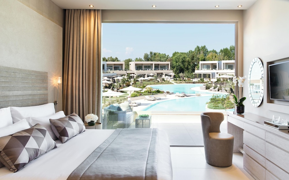 1 BEDROOM, GRAND, SUITE, POOL VIEW, BALCONY
