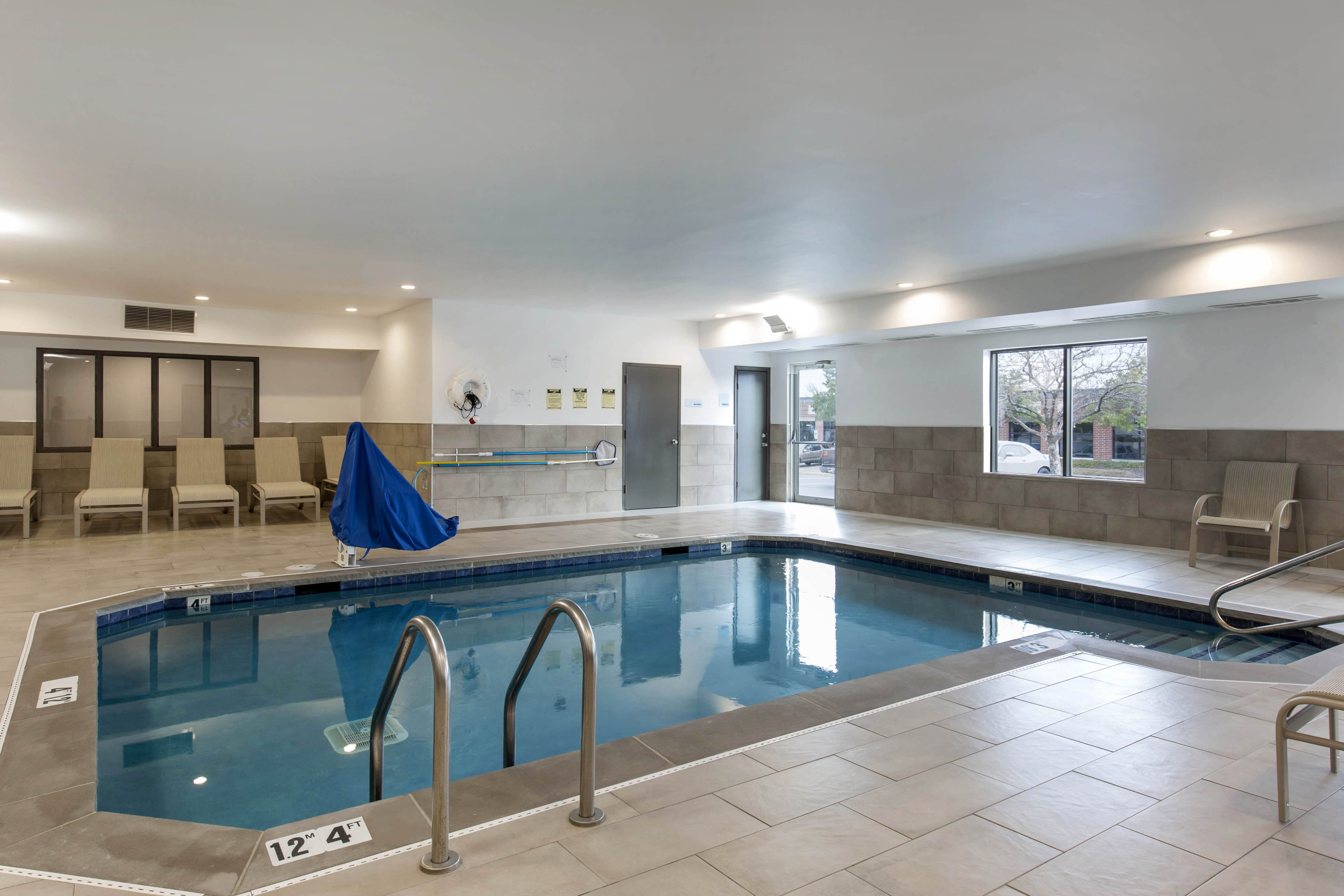 Holiday Inn Express and Suites Chicago West St Charles an IHG Hotel 33/72