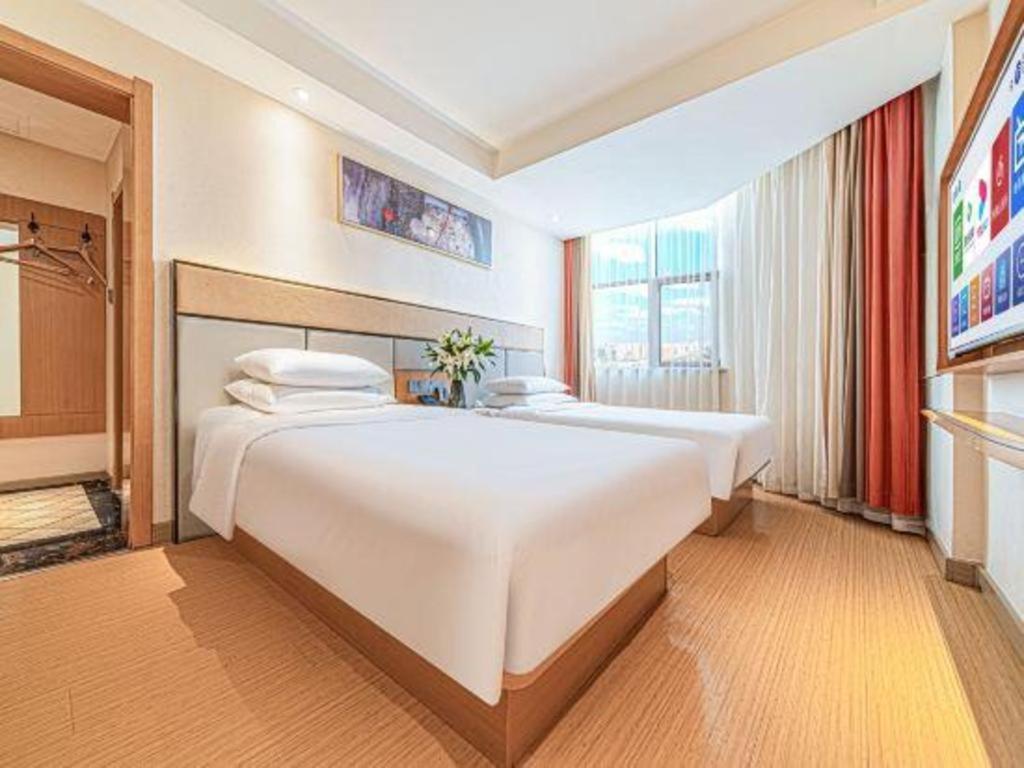 GreenTree Inn Geermu Walking Street Business Hotel 17/51