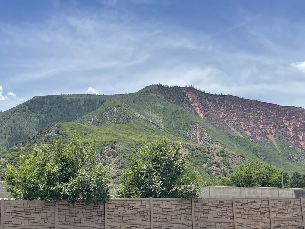 La Quinta Inn & Suites by Wyndham Glenwood Springs 53/56