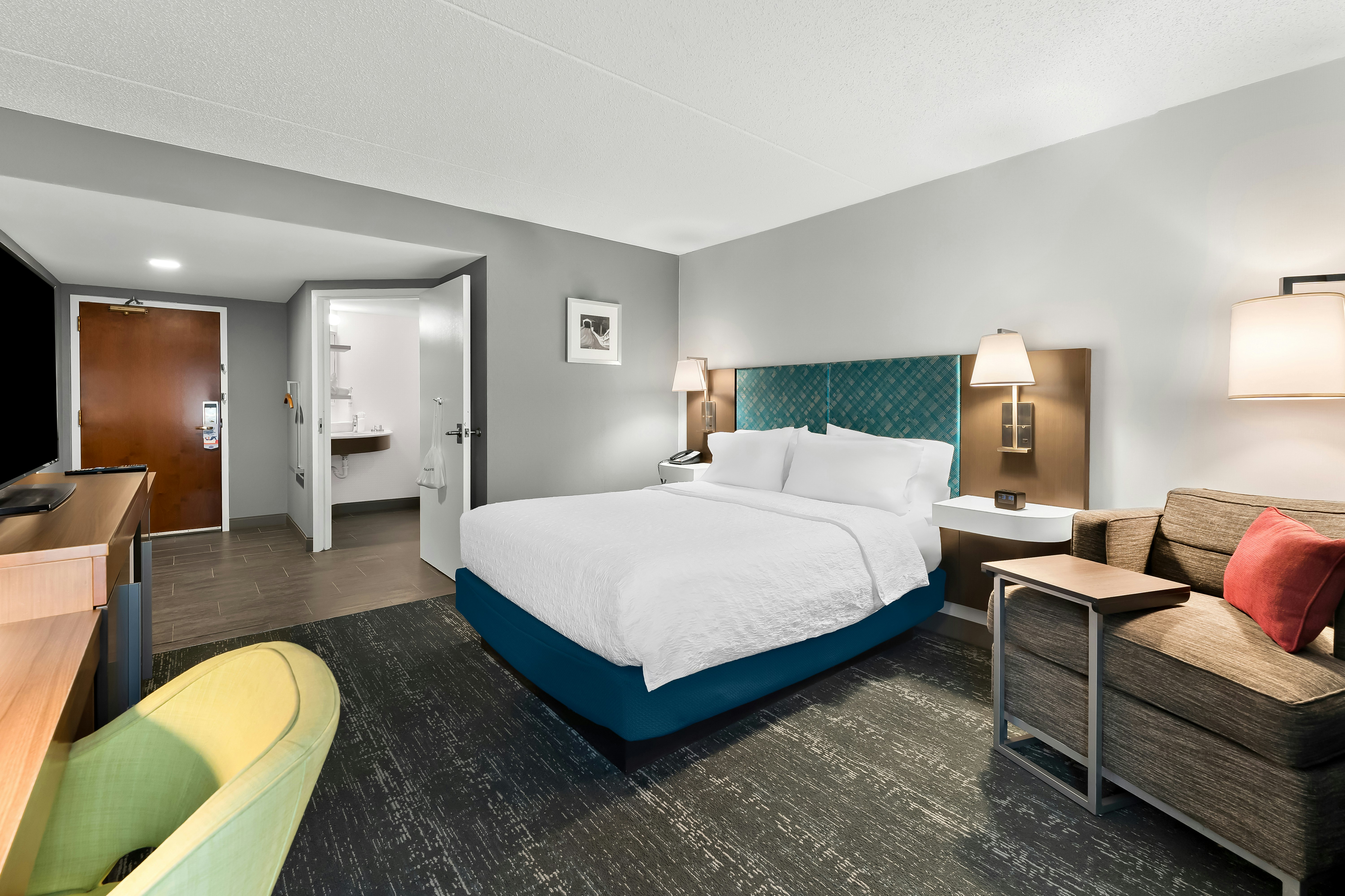 غرفة بسرير كوين لذوي الإعاقة، Hampton Inn Suites Newtown 2/5