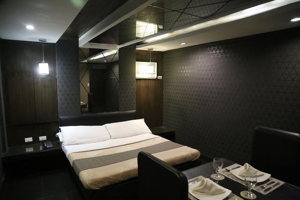 Victoria Court Las Pinas 38/47