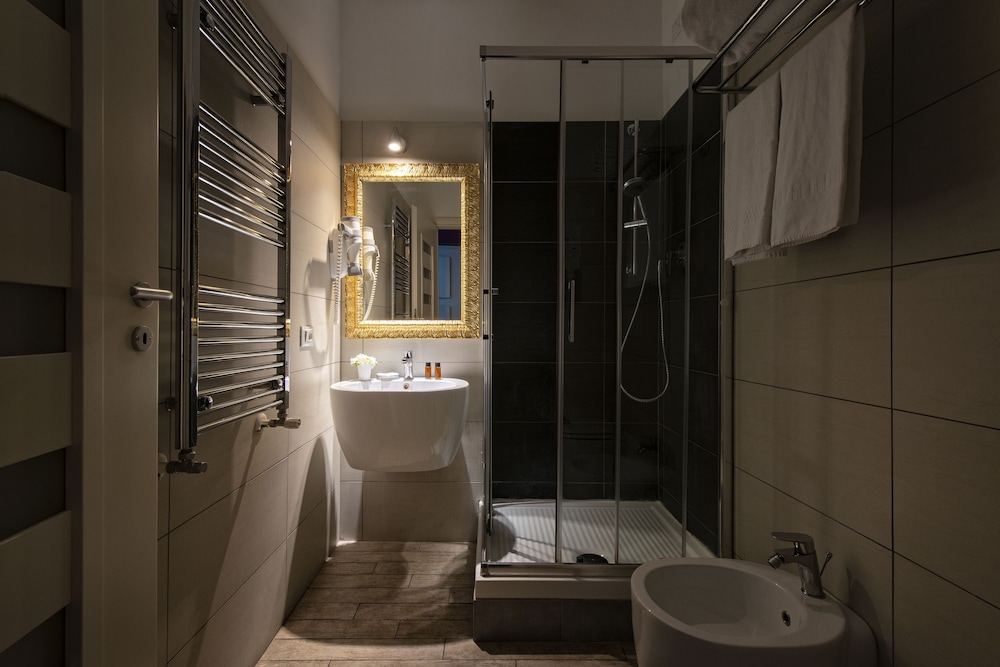 Five Rooms Rome 16/63