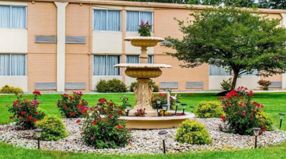 Quality Inn Lima, OH 44/47