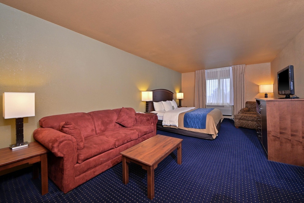 Comfort Inn Albert Lea at Trails Travel Center 27/42