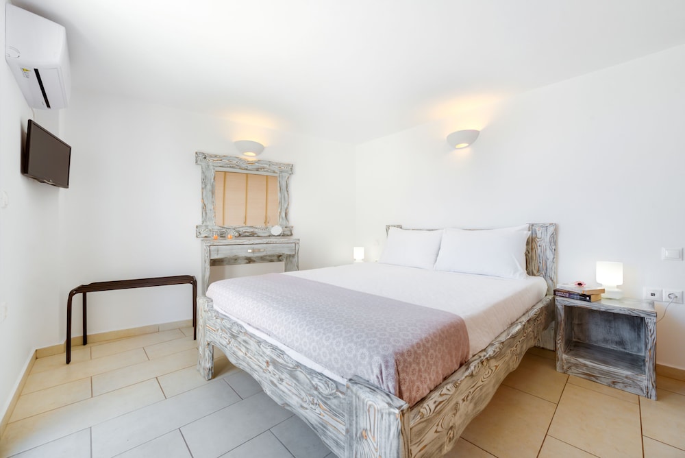 Akrotiri Apartments 8/50
