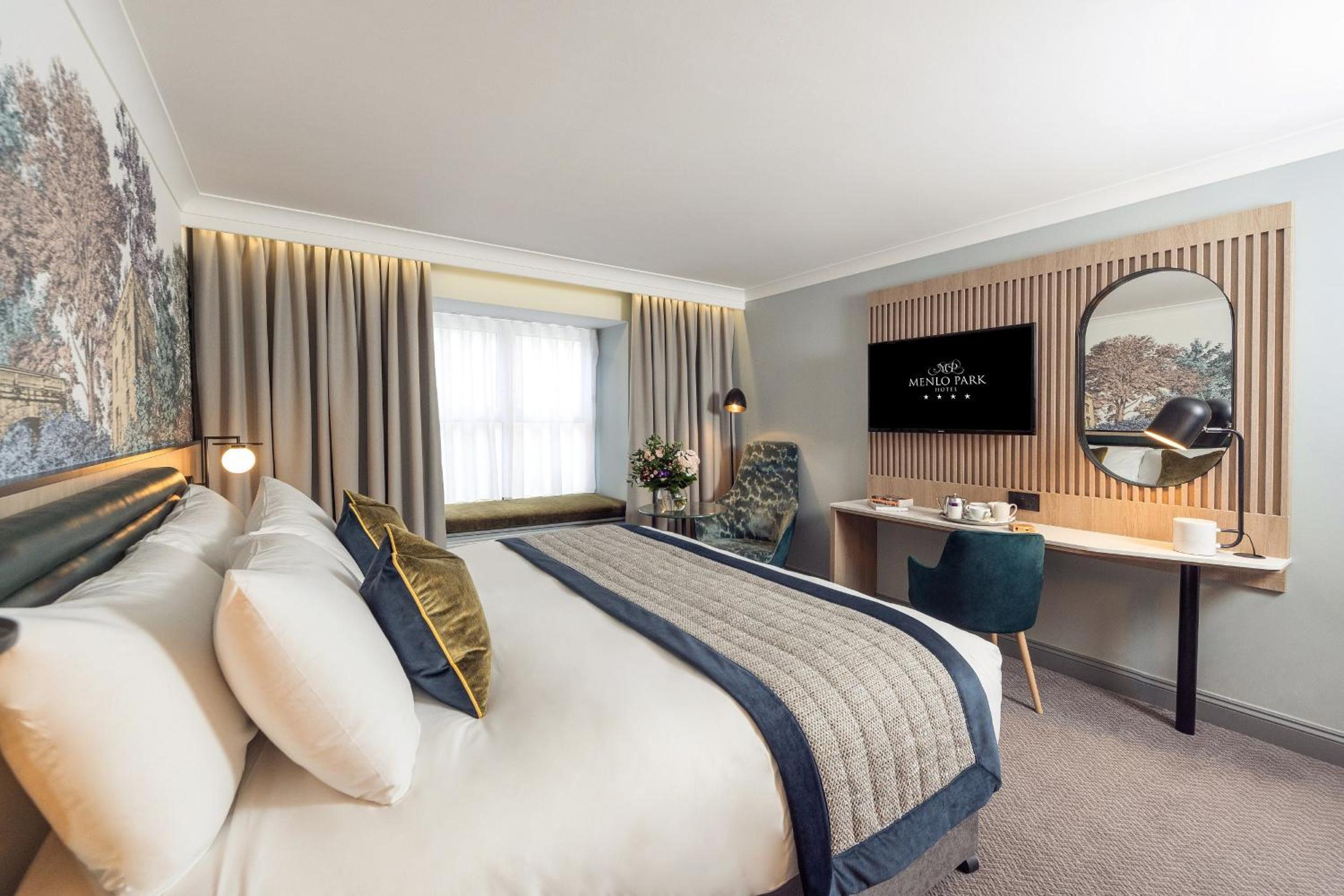 SIGNATURE, KING BED