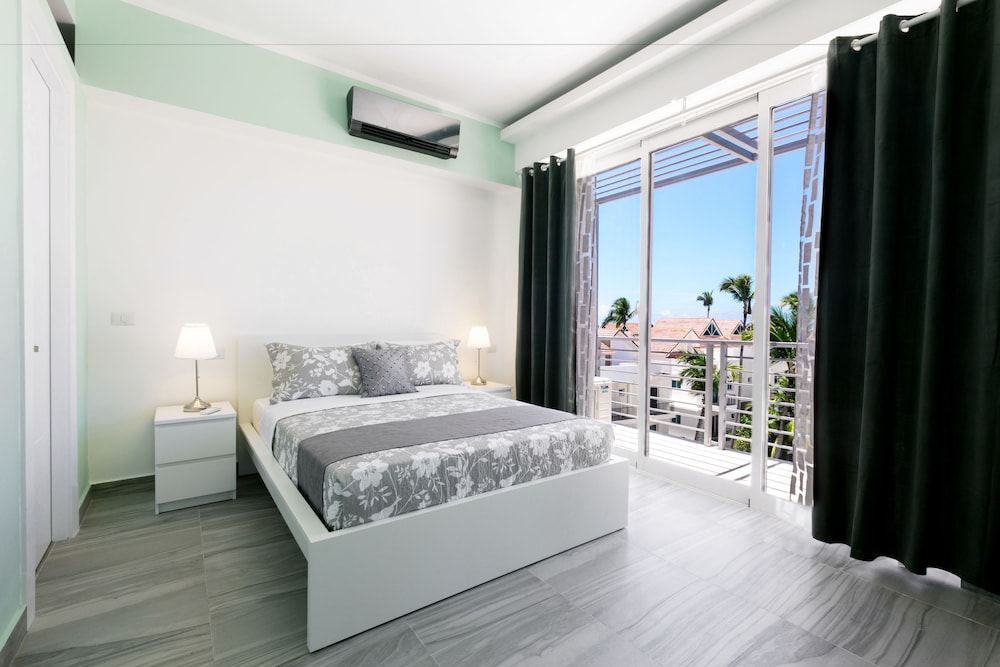 Ducassi Suites Rooftop Pool Beach Spa 14/76