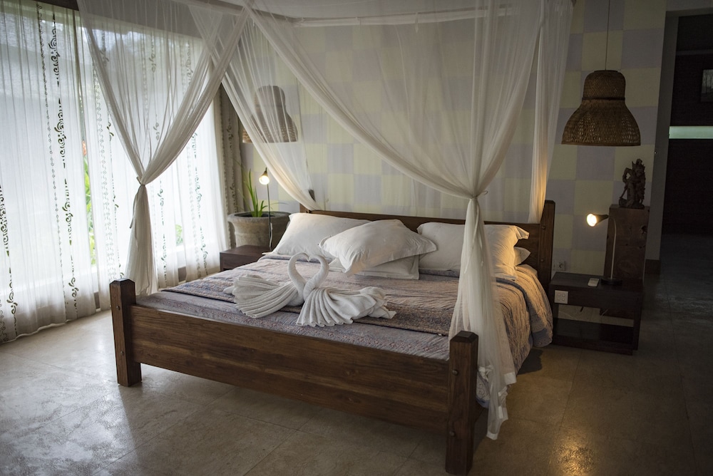 LUXURY, SUITE