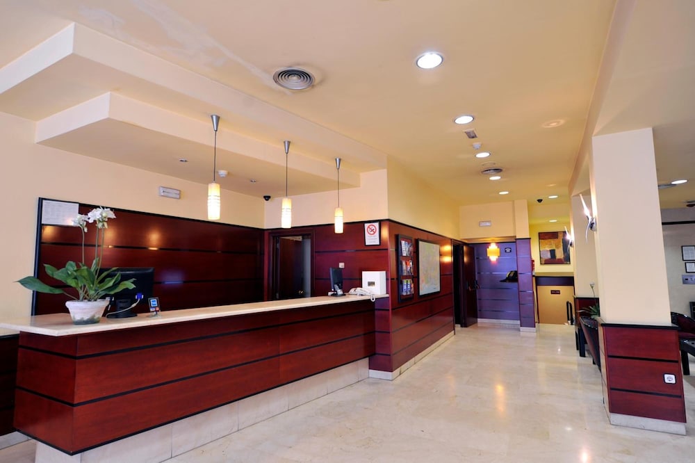 Glories Hotel 4/66
