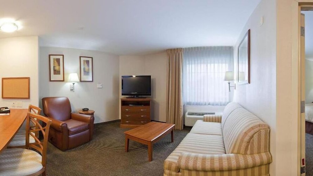 Candlewood Suites Houston Westchase Westheimer 23/39