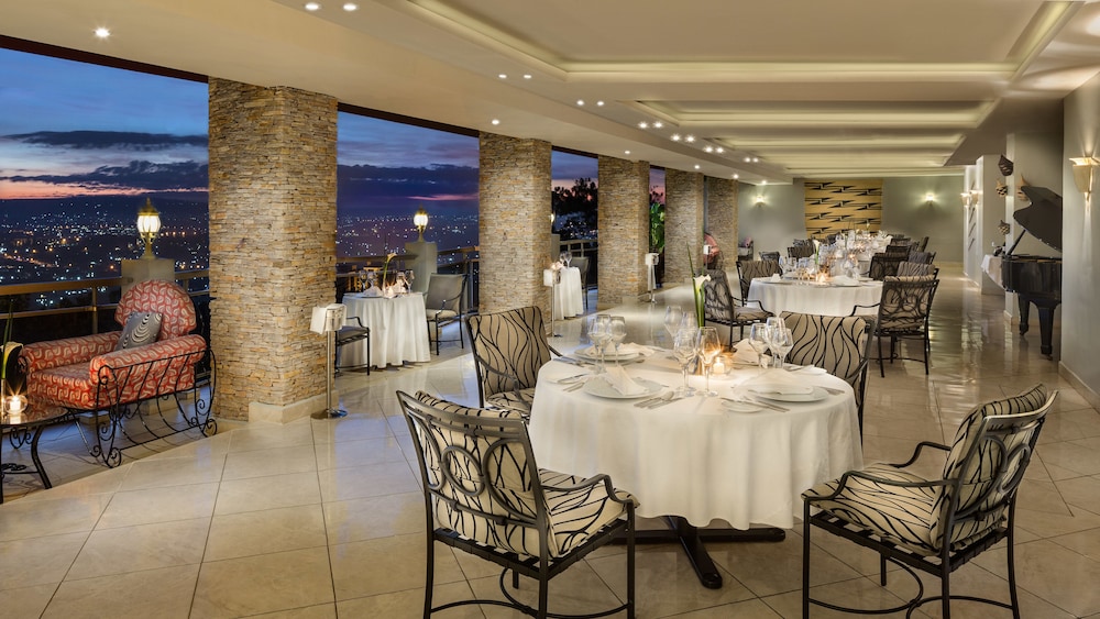 Hotel Des Mille Collines 38/55