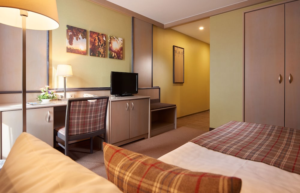 Weinberghotel Edelacker 28/36