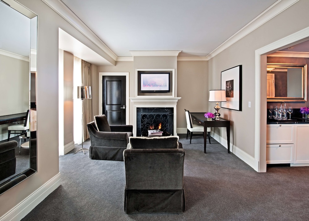 Waldorf Astoria Chicago 62/99