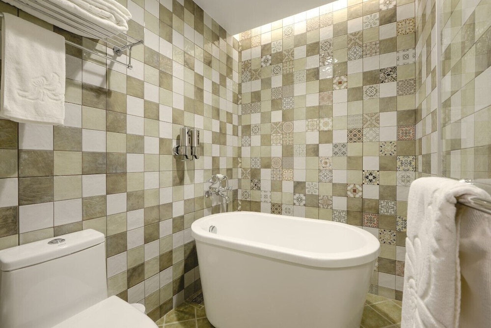 Napas Hotel 45/49