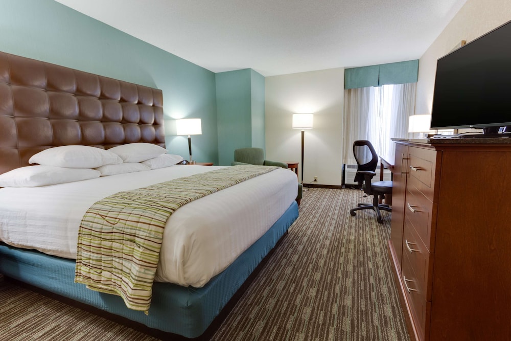 DELUXE, KING BED, ACCESSIBLE