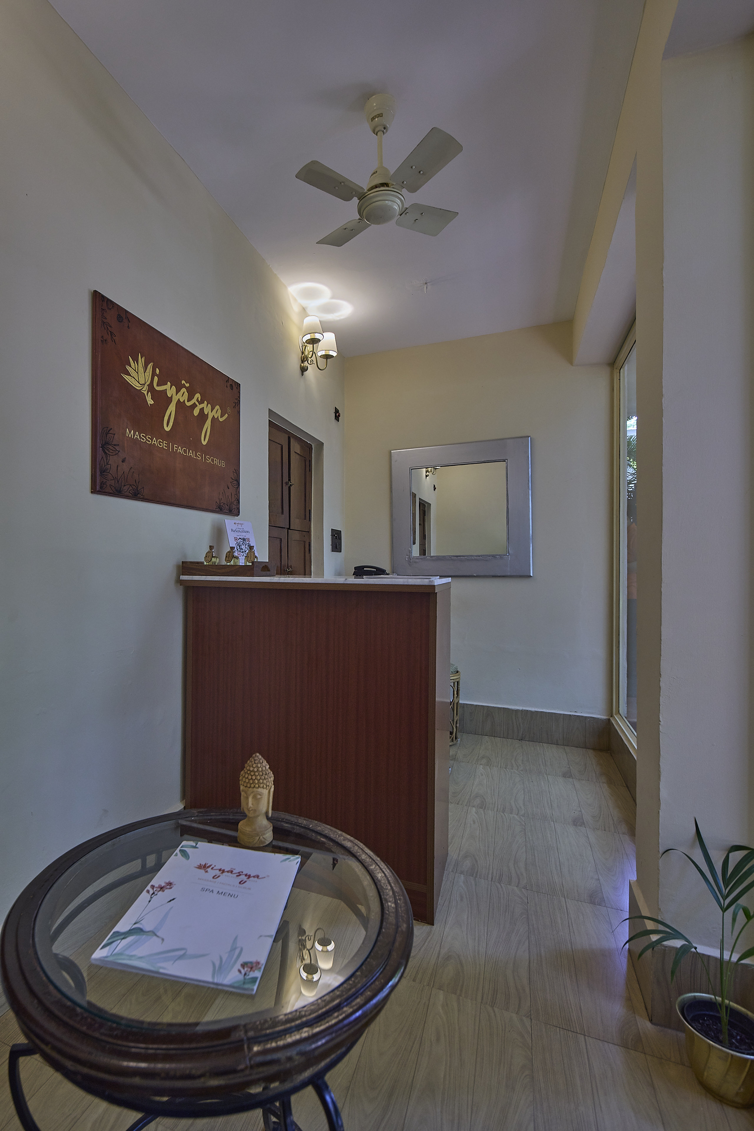 Royal Orchid Metropole 1/13