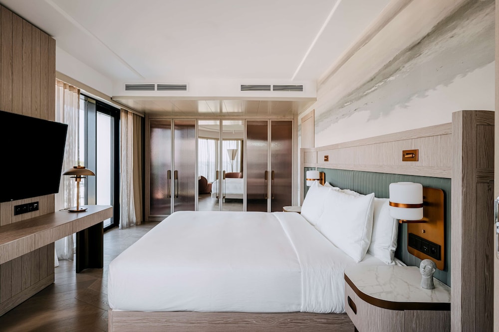 Imperial, Suite, King Bed, Sea View