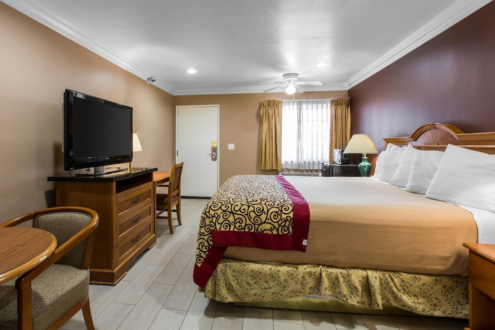 Rodeway Inn Cypress - Buena Park 17/32