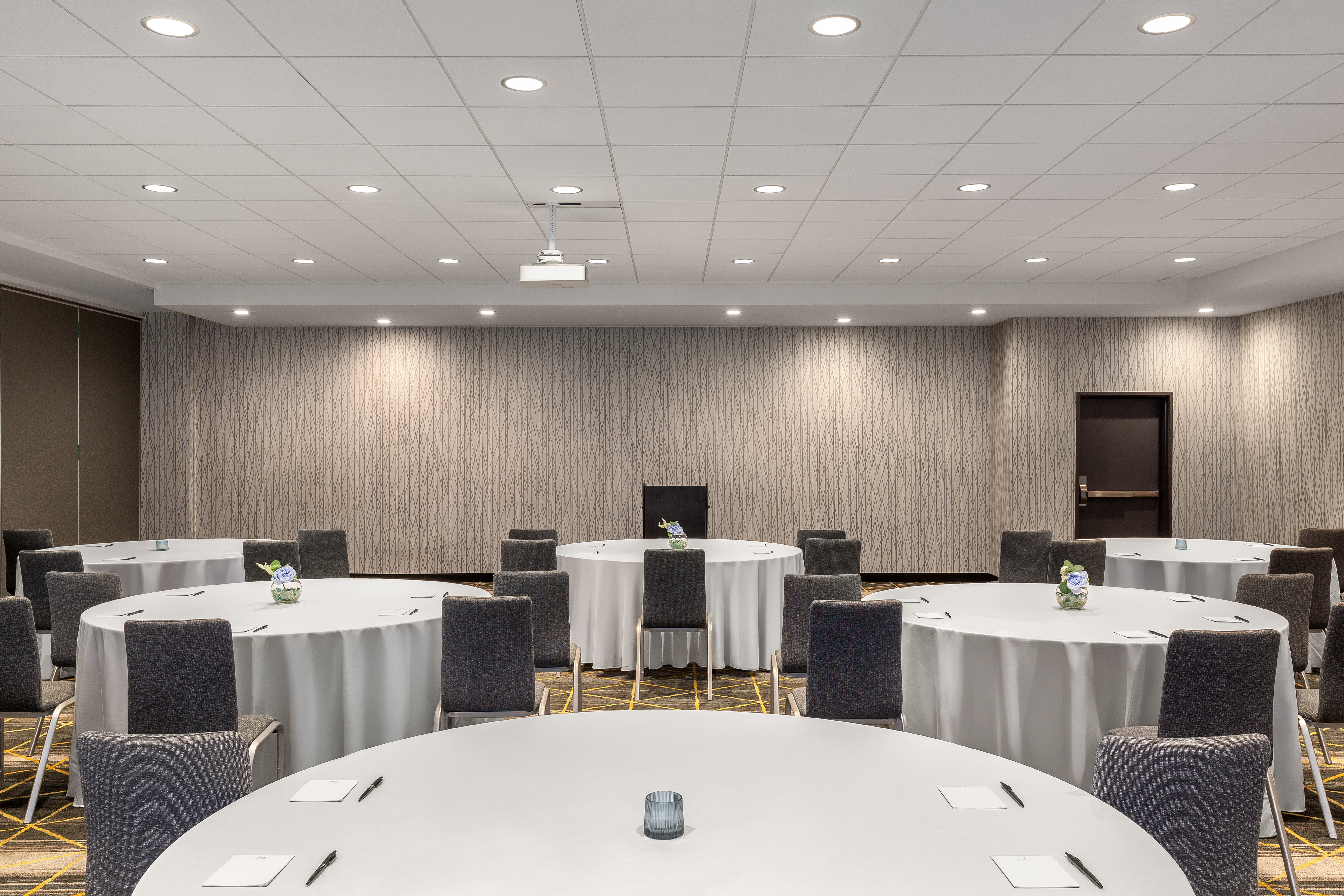 Holiday Inn & Suites Detroit - Troy, an IHG Hotel 44/50