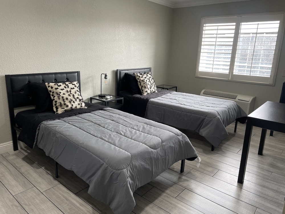ELITE, STUDIO, SUITE