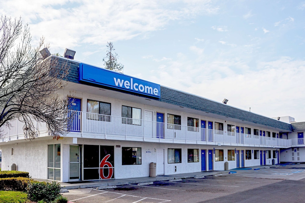 Motel6 Porterville, CA 8/57
