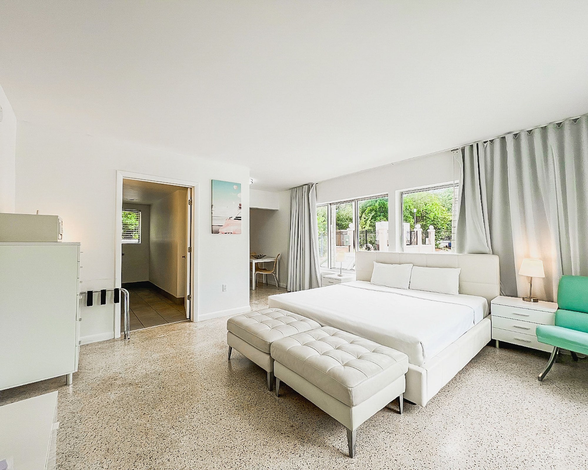 DELUXE, STUDIO, KING BED, ACCESSIBLE