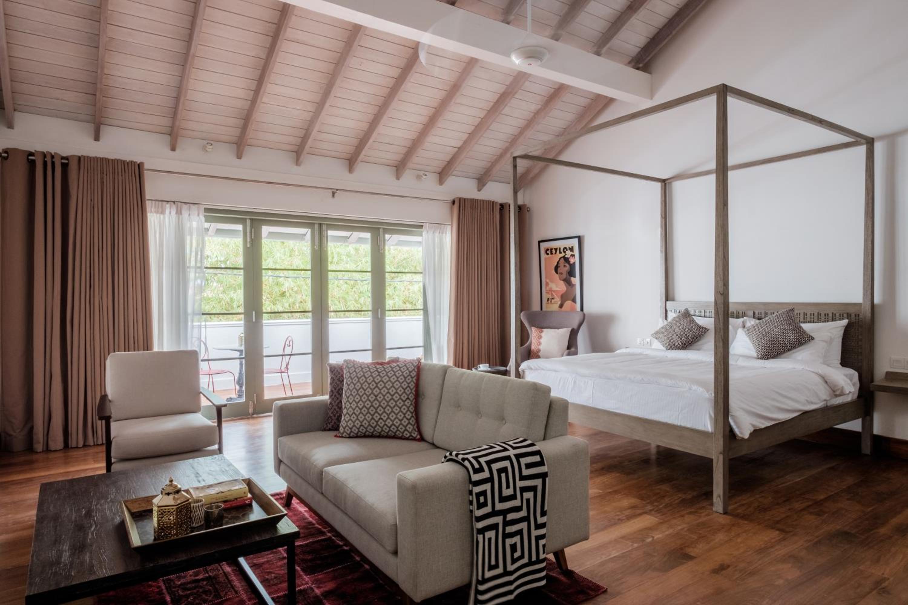 Upper, Suite, King Bed