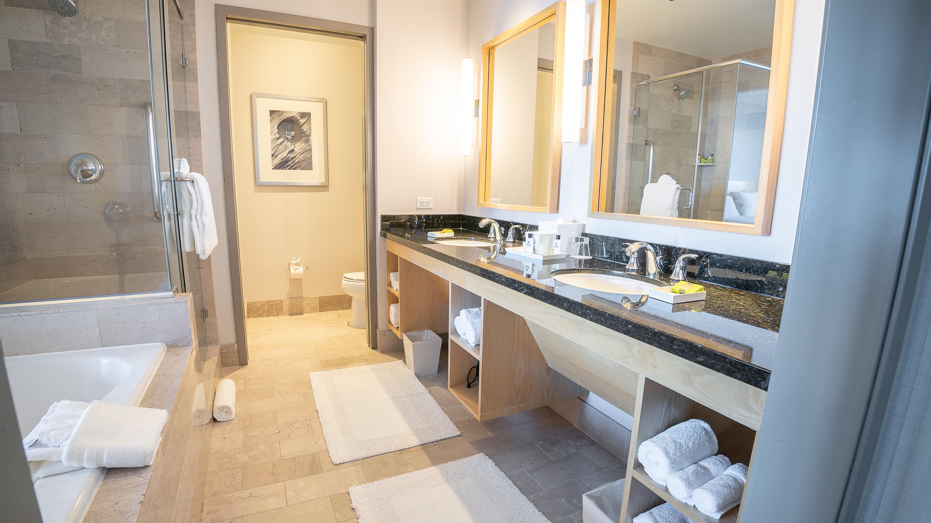 1 Bedroom, Suite, King Bed, Ocean Front