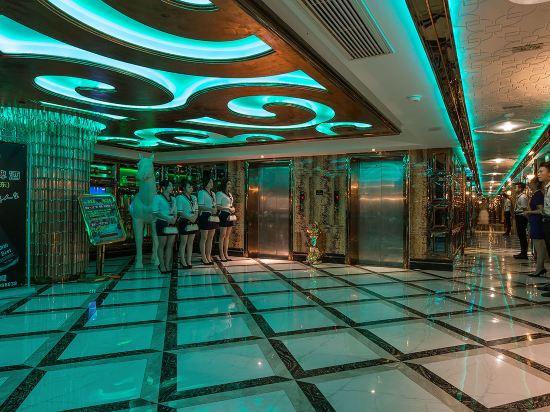 Donghu Grand Hotel 48/49