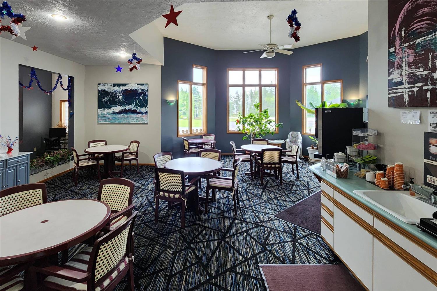 Econo Lodge Lakeshore 8/14