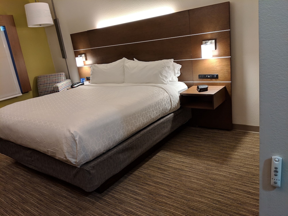 Holiday Inn Express & Suites Claypool Hill (Richlands Area) 20/63