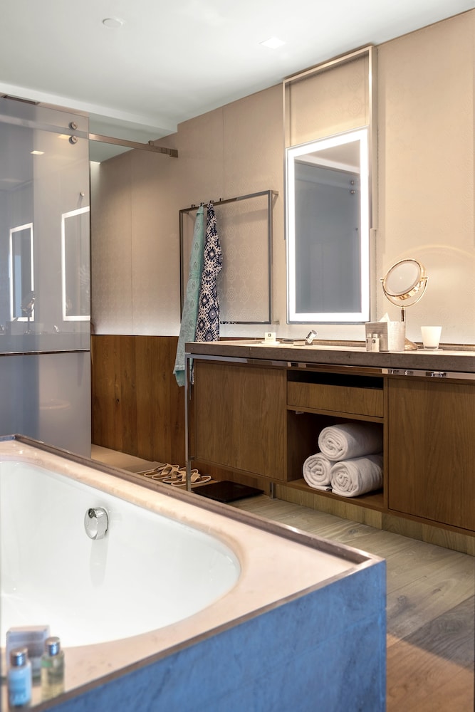 Hyatt Delhi Residences, Aerocity 50/50